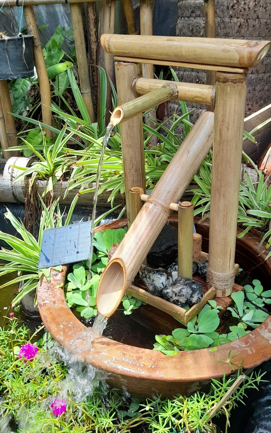 Fontana solare Torii Gate in bambù - Fontana Shishi Odoshi Sozu - Elemento d'acqua per esterni in giardino zen giapponese - Alimentazione solare