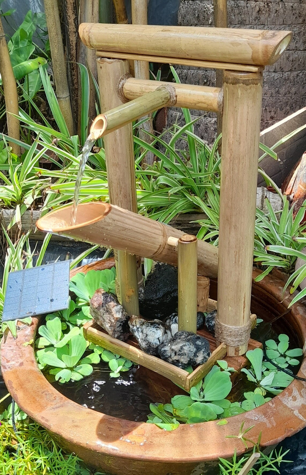 Fontana solare Torii Gate in bambù - Fontana Shishi Odoshi Sozu - Elemento d'acqua per esterni in giardino zen giapponese - Alimentazione solare