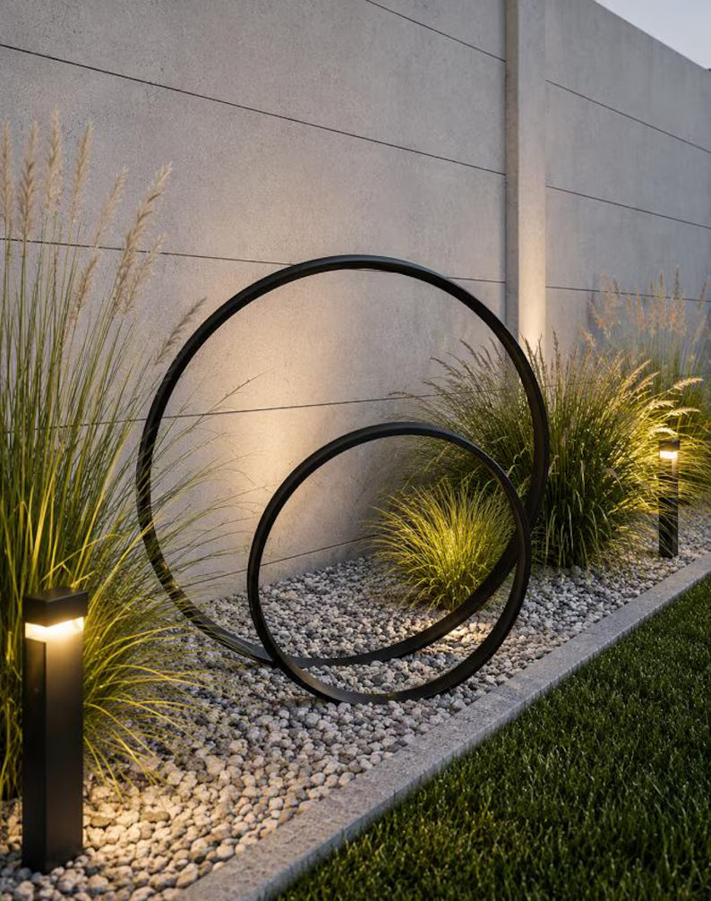 Set di 2 anelli da giardino in metallo nero, decorazioni da giardino in metallo, sculture da giardino, decorazioni per esterni, paletti da giardino, decorazioni da giardino moderne, arte da cortile